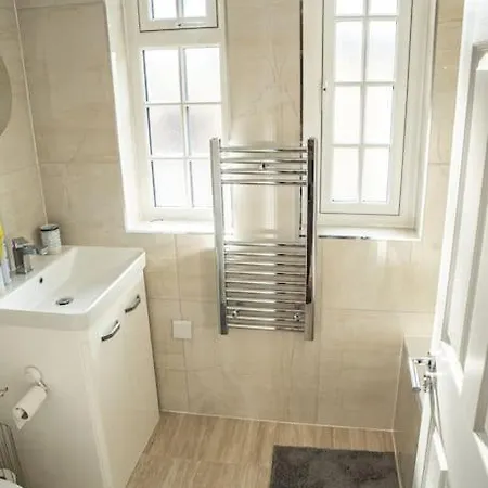Aylesbury Studio Apartment 6 With Parking Buitenkant foto