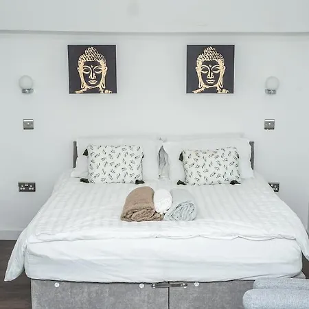 Aylesbury Studio Apartment 6 With Parking Buitenkant foto